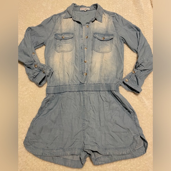 Love Tree Denim Romper - Picture 4 of 7